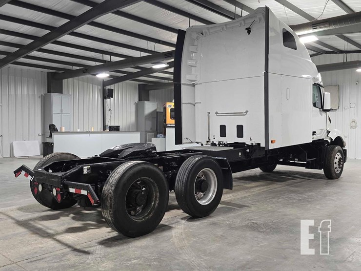 2024-peterbilt-579-image-3
