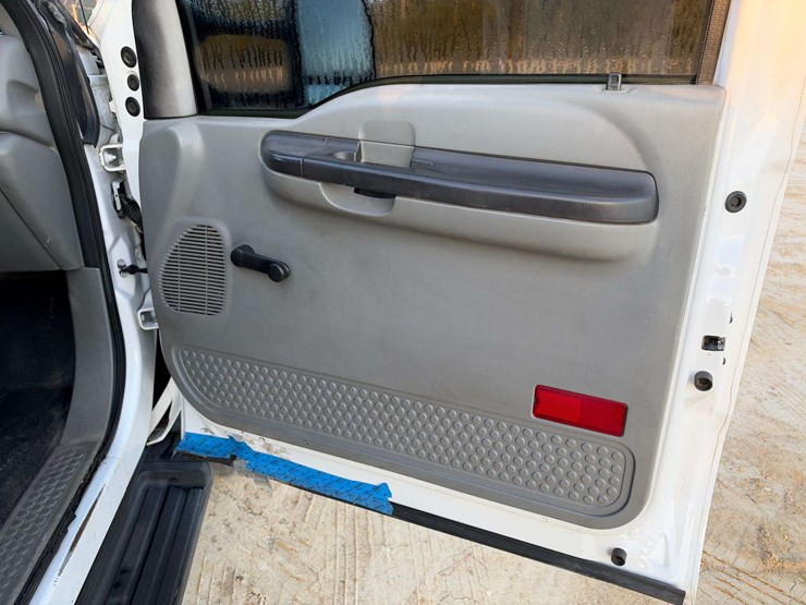 2007-ford-f550-image-17