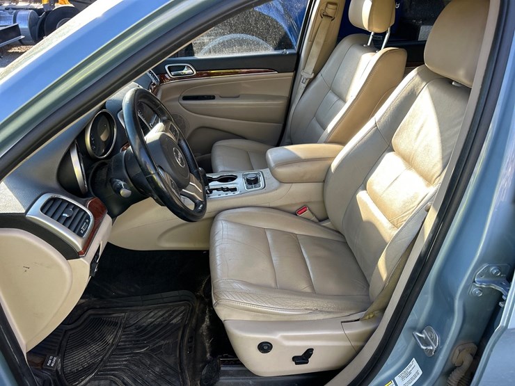 2012-jeep-grand-cherokee-image-45