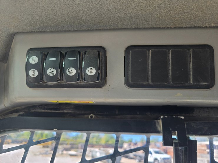 2016-caterpillar-289d-image-37