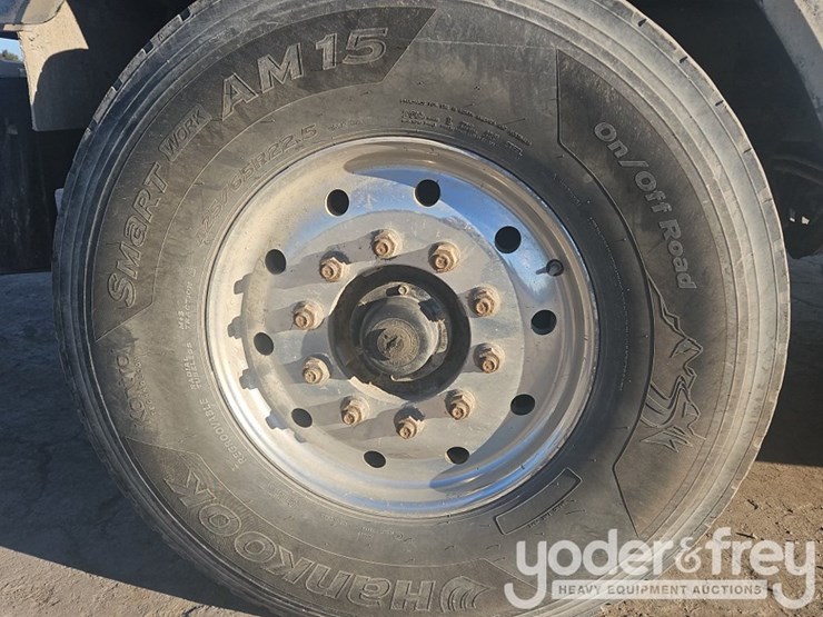 2019-freightliner-122sd-image-9