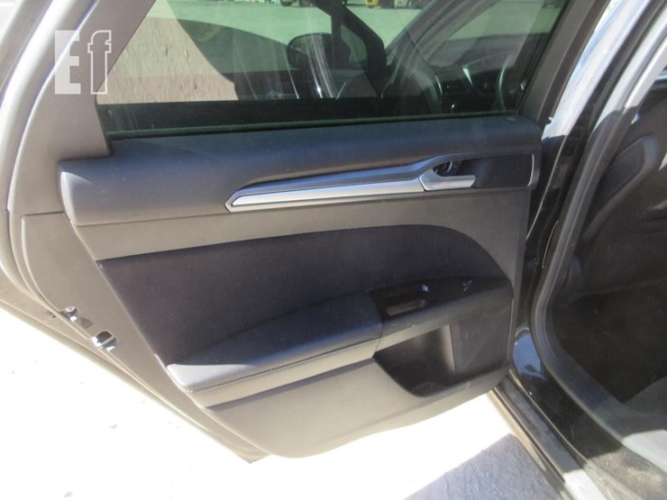 2015-ford-fusion-image-12