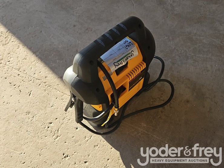 dewalt-1600-amp-jump-starter-image-3