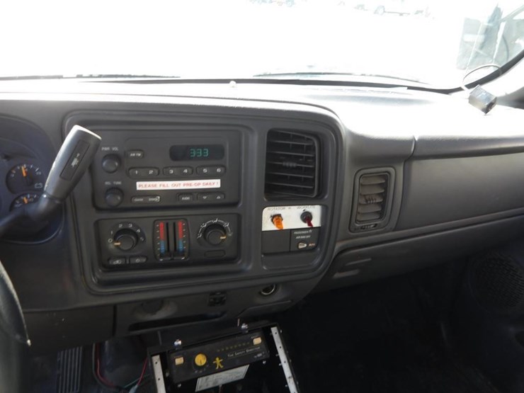 2003-chevrolet-silverado-2500-image-24