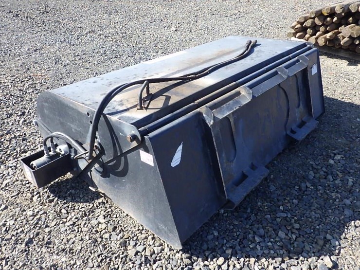 skid-steer-broom-sweeper-72"-image-3