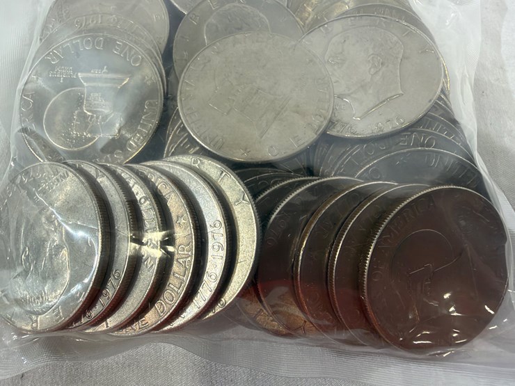 #40148-•-(50)-1970s-bicentennial-dollar-coins-image-5