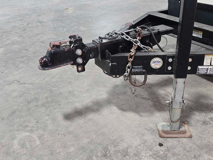 2015-caterpillar-xq30-8-image-21