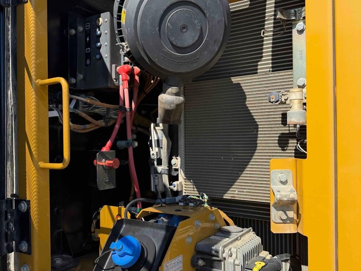 2019-caterpillar-325flcr-image-19