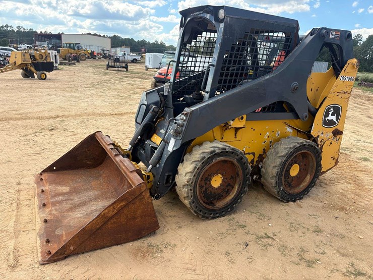 2021-john-deere-318-image-1