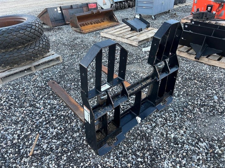 virnig-42”-skid-steer-pallet-forks-image-3