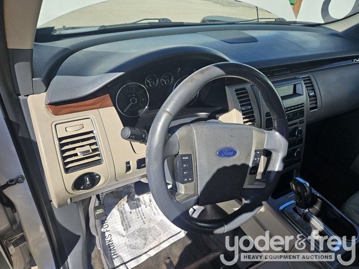 2009-ford-flex-image-18