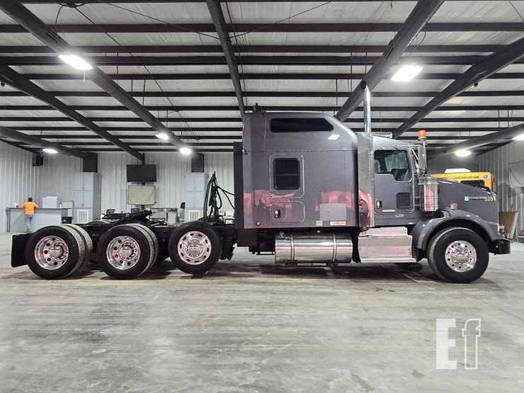 2016-kenworth-t800-image-6