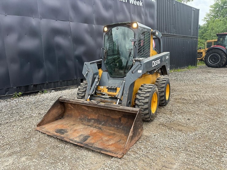 2016-deere-326e-image-8