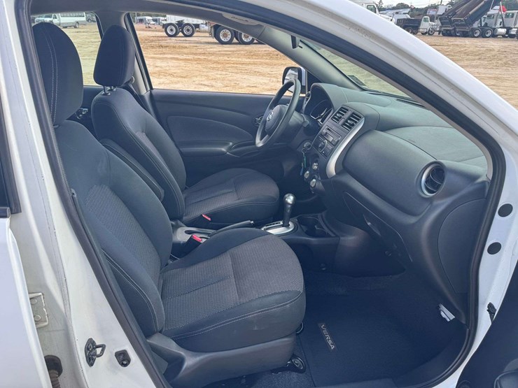 2014-nissan-versa-sv-4dr-sedan---56,707-actual-miles-image-14