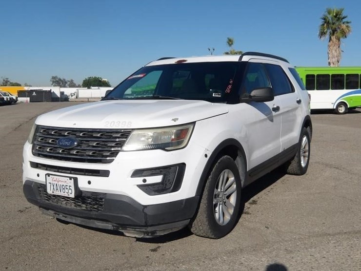 2017-ford-explorer-image-1