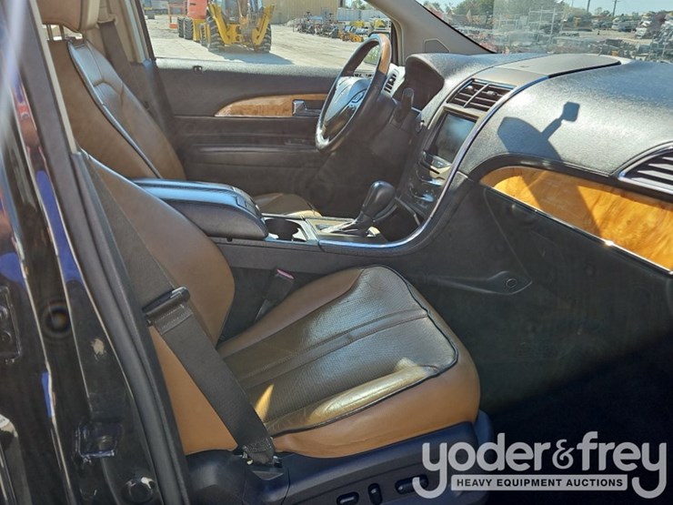 2011-lincoln-mkx-image-38