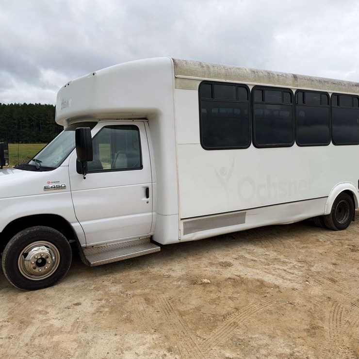 2017 FORD E450