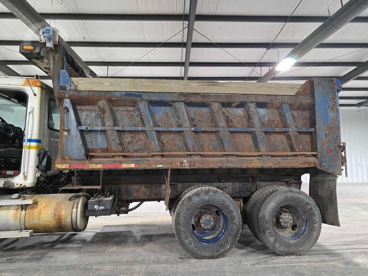2005-mack-granite-cv713-image-17
