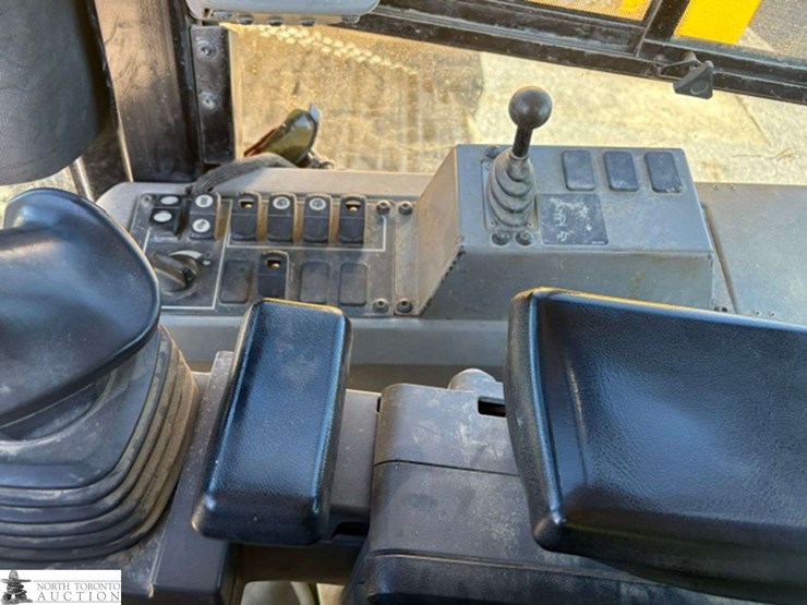 2008-caterpillar-d6k-xl-image-9