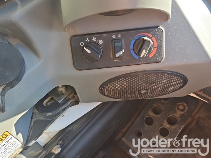 2022-bobcat-t870-image-30