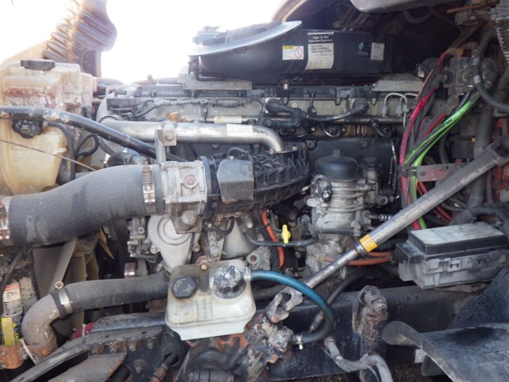 2015-freightliner-cascadia-125-image-23