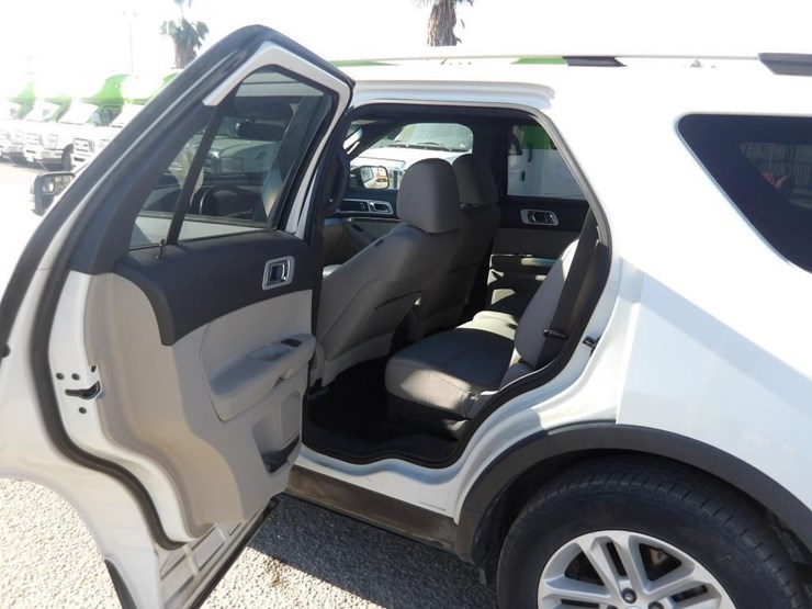 2012-ford-explorer-xlt-image-13