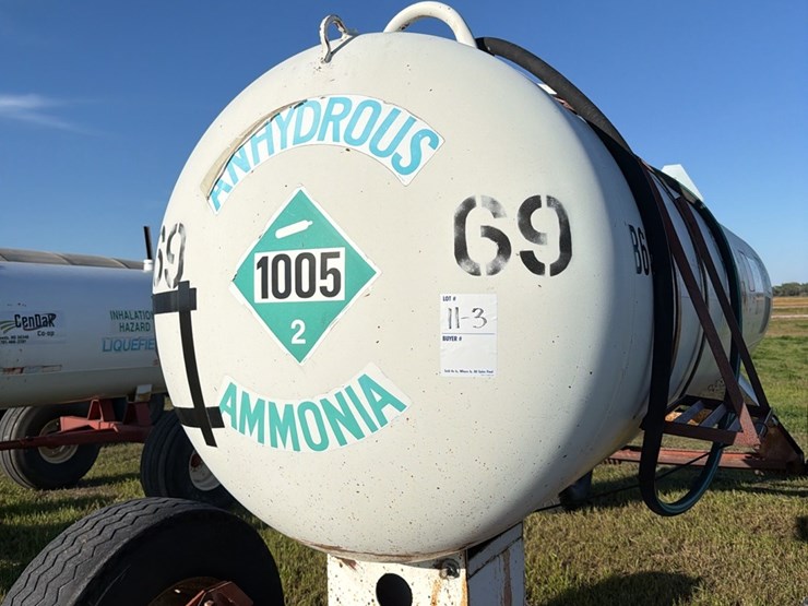 11-3.-1450-gallon-nh3-tank,-15-22.5-tires-image-2