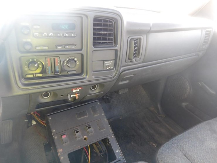 2003-chevrolet-silverado-utility-truck-image-15