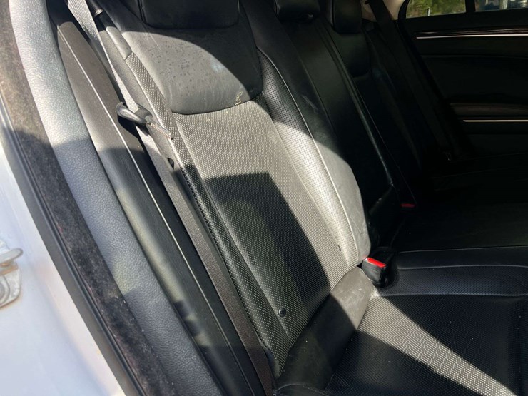 2020-chrysler-300-awd-3.6l-v6-sedan-(166,122-miles)-image-26