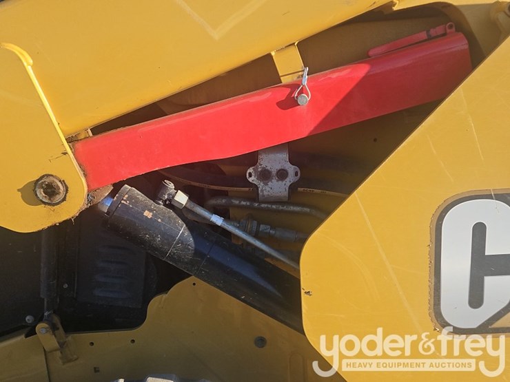2021-caterpillar-299d3-image-12