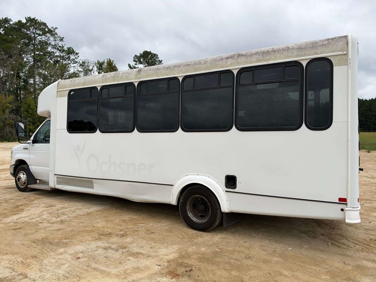 2017-ford-e450-image-2
