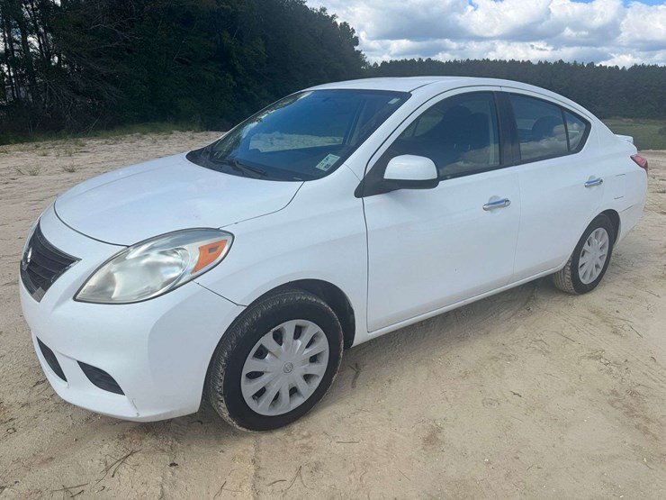 2014-nissan-versa-sv-4dr-sedan---56,707-actual-miles-image-1