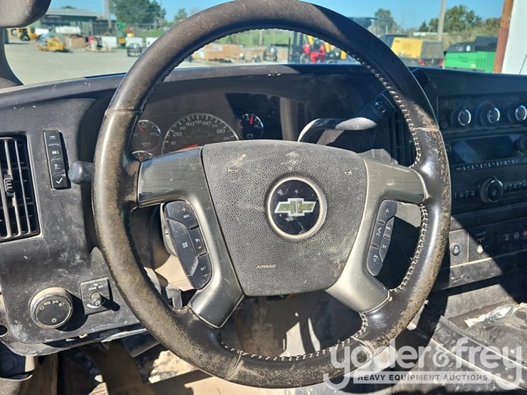 2017-chevrolet-3500-image-43