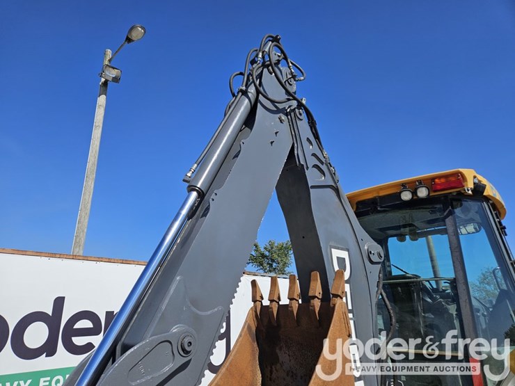 2013-deere-310k-image-30