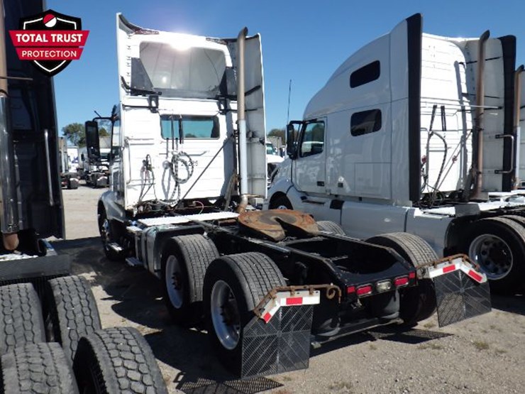 2020-volvo-vnr300-image-11
