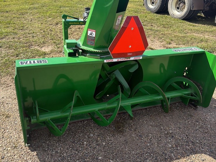 frontier-model-sb1174-like-absolutely-brand-new-3-point-snow-blower,-hydraulic-chute,-john-deere-jiffy-hitch,-none-nicer,-check-photos-image-19