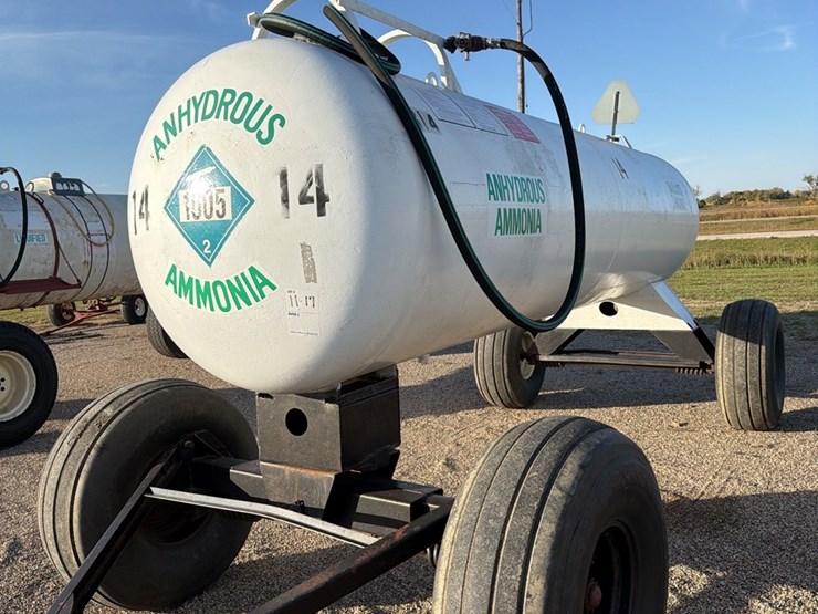 11-17-1450-gallon-nh3-tank,-16.5l---16.1-tires-image-6