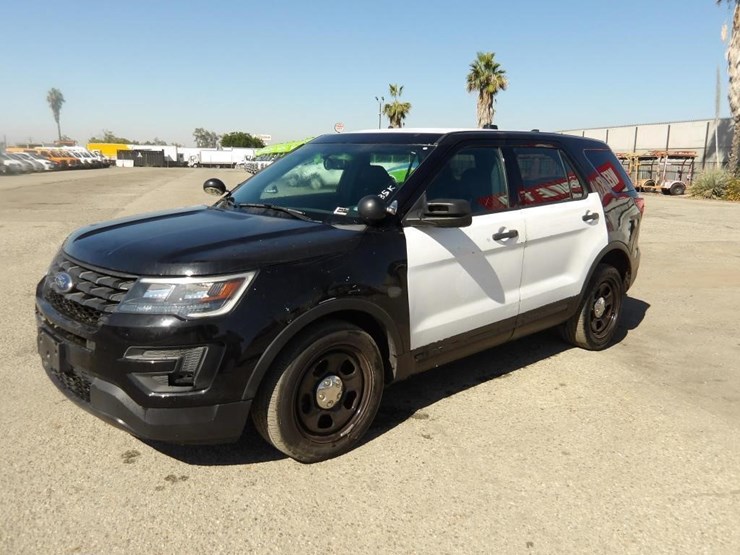 2019-ford-explorer-image-2