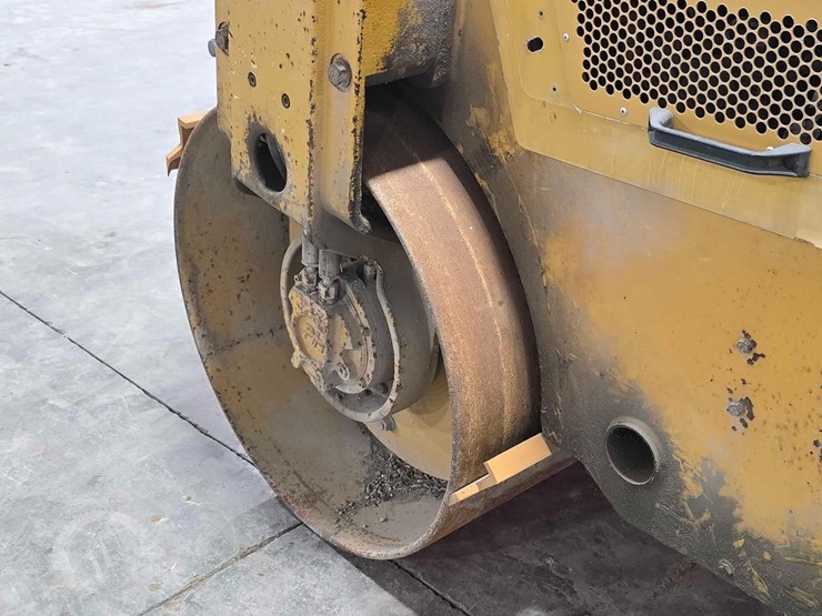 caterpillar-cb24b-image-12