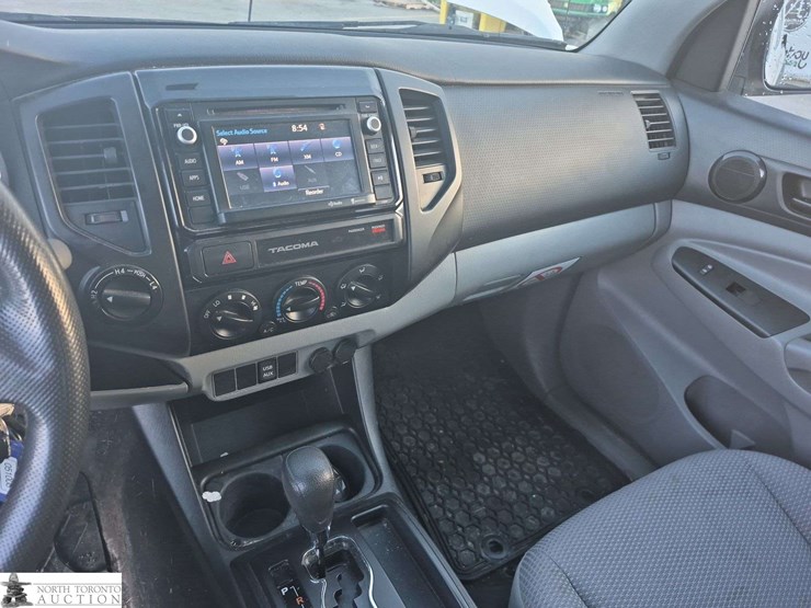 2015-toyota-tacoma-image-12