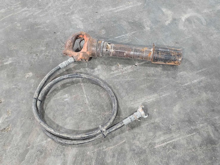 apt-133-pneumatic-rivet-buster-image-1