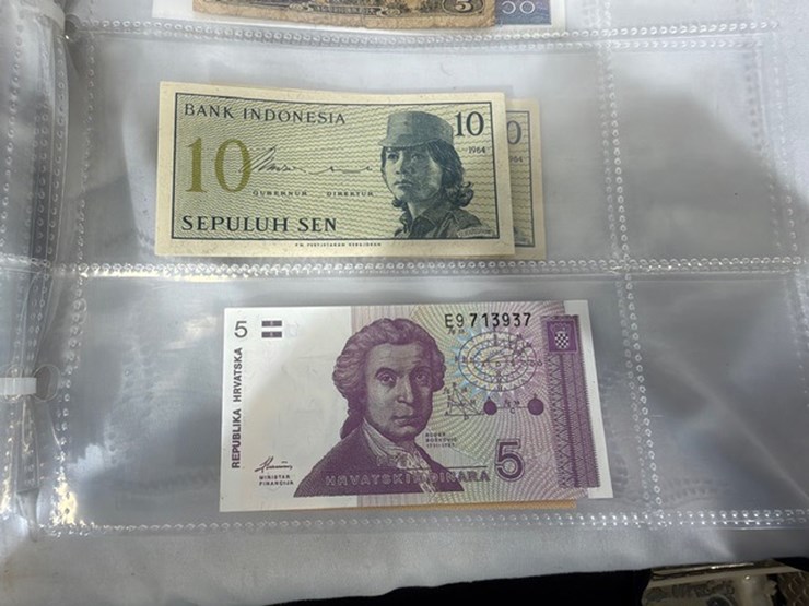 #40311-•-foreign-currency-bank-notes-image-169