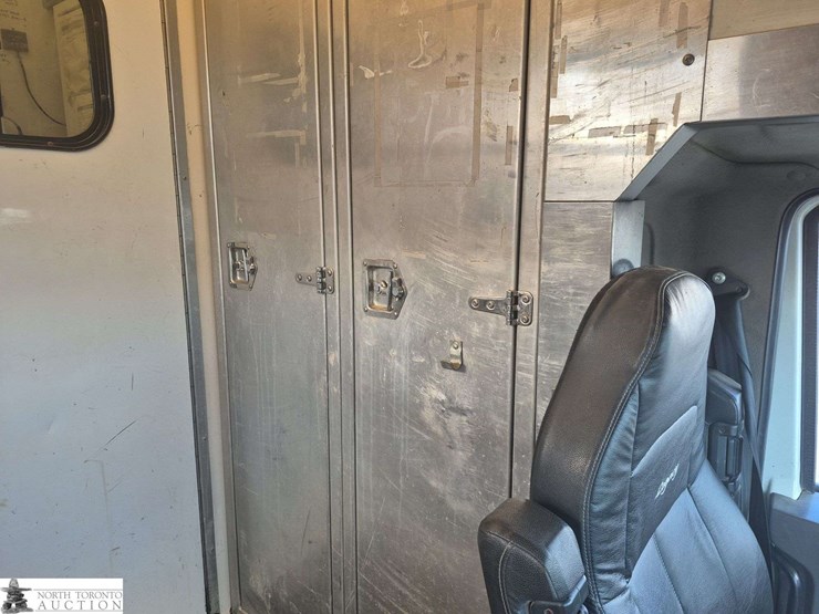 2009-international-durastar-4300-image-40