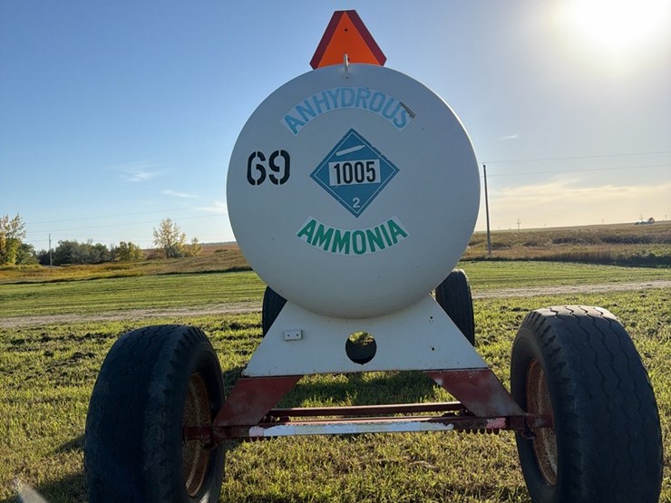 11-3.-1450-gallon-nh3-tank,-15-22.5-tires-image-7