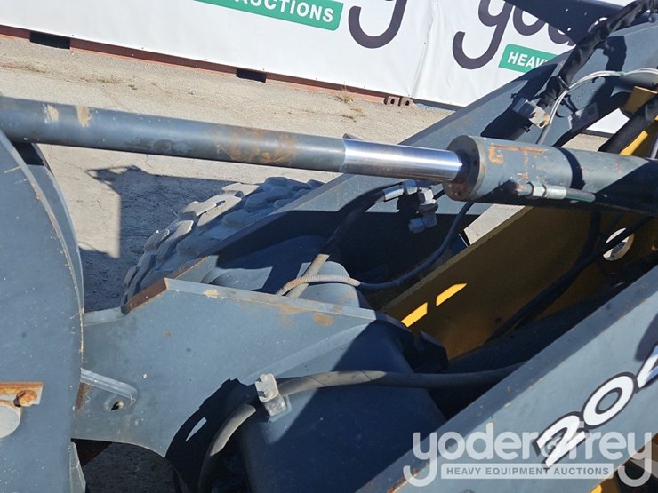 2019-deere-204l-image-27