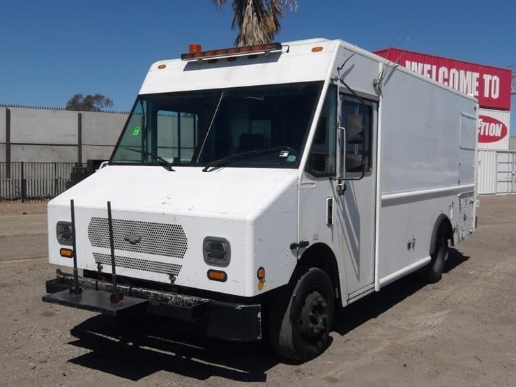 2002-workhorse-w62-image-1