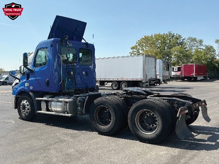 2019-freightliner-cascadia-116-image-2