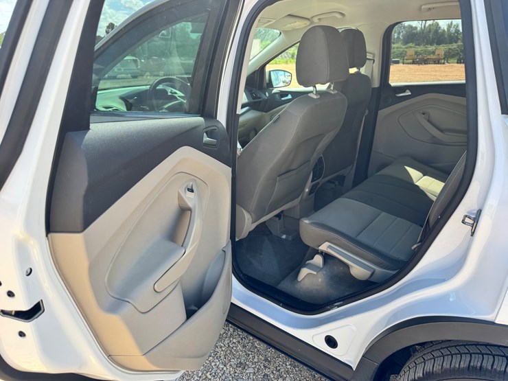 2015-ford-escape-image-10