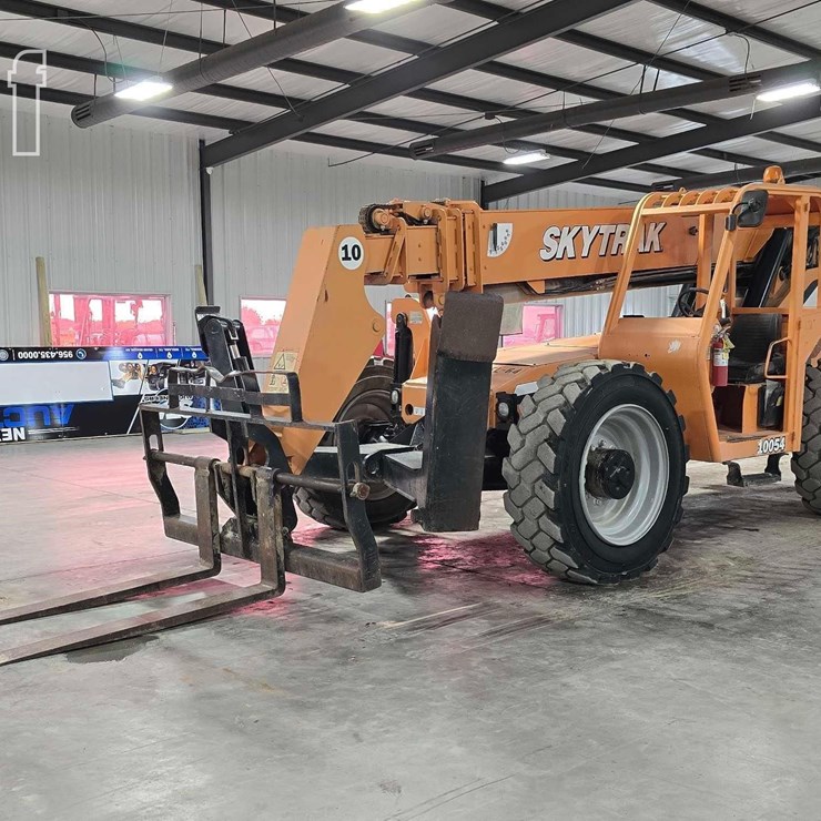 2012 SKY TRAK 10054