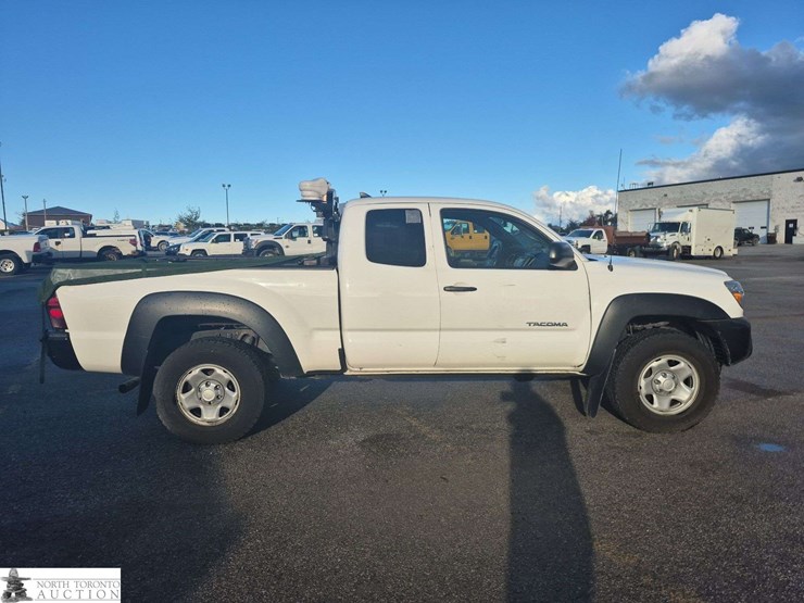 2015-toyota-tacoma-image-4